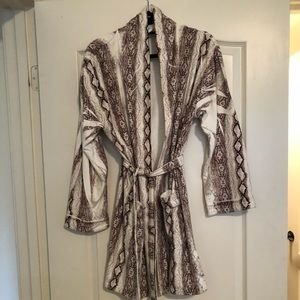 Wrap Up short robe by VP